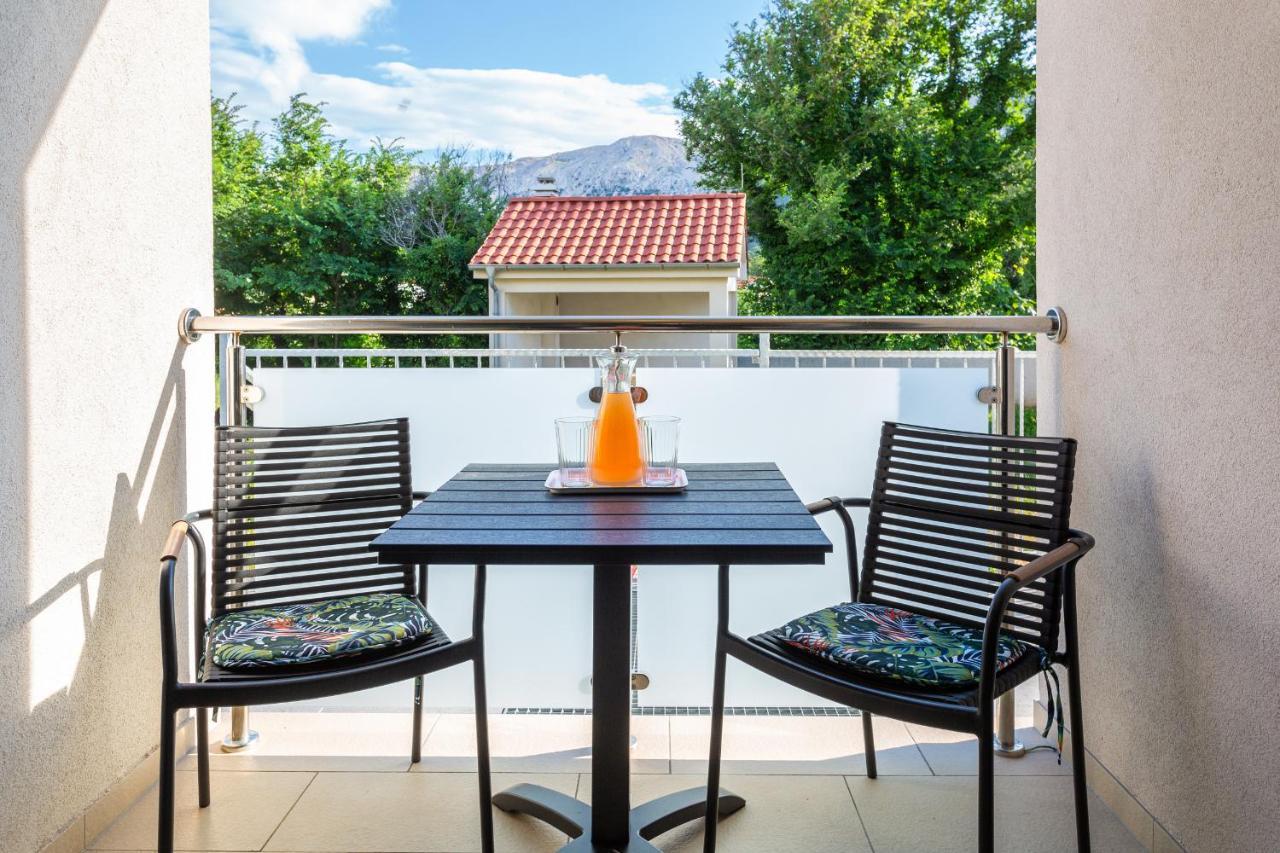 Divine Apartments Baska  Luaran gambar