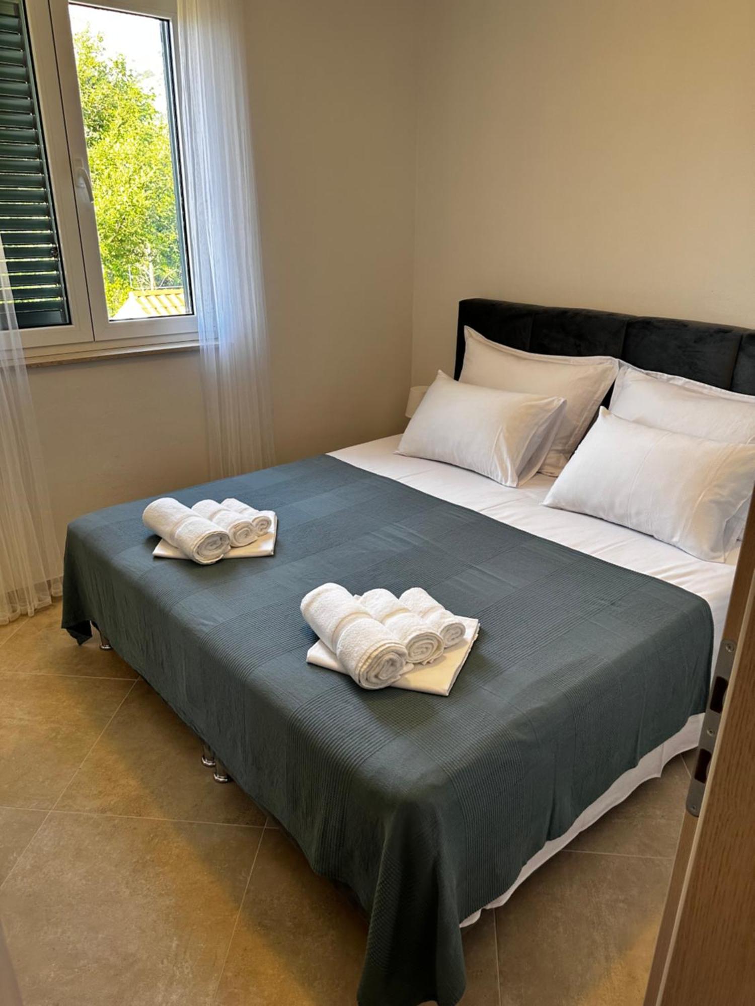 Divine Apartments Baska  Luaran gambar