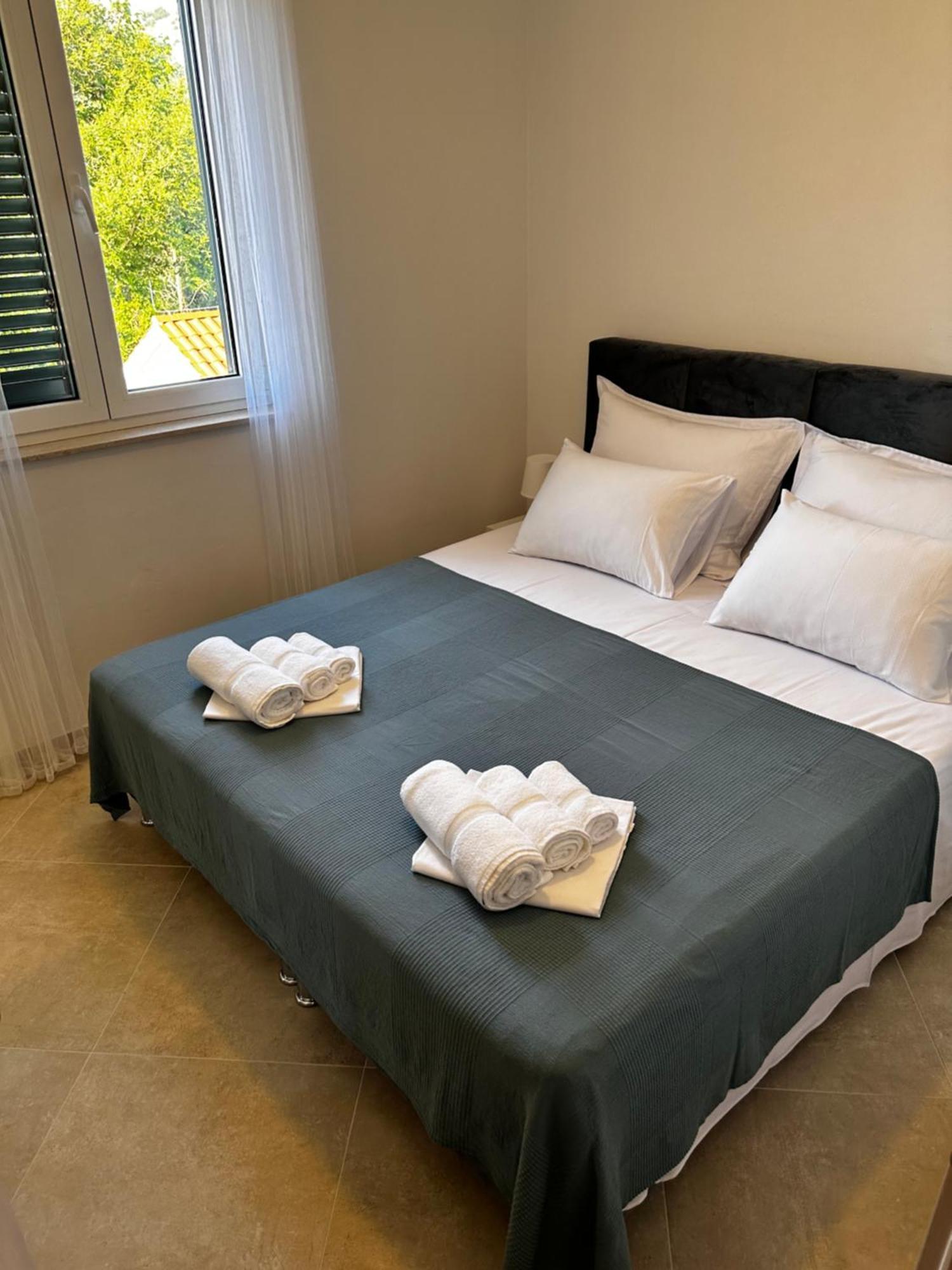 Divine Apartments Baska  Luaran gambar