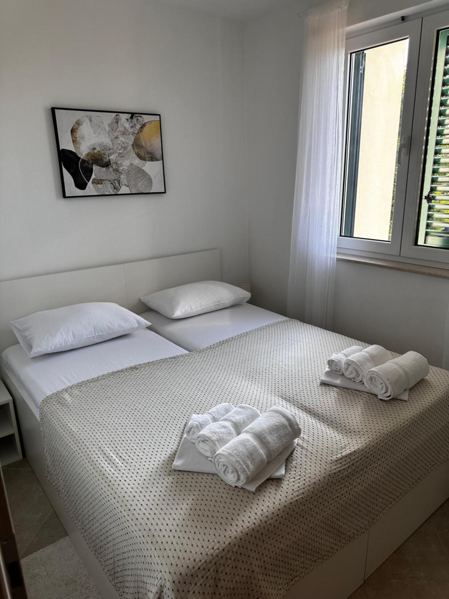 Divine Apartments Baska  Luaran gambar