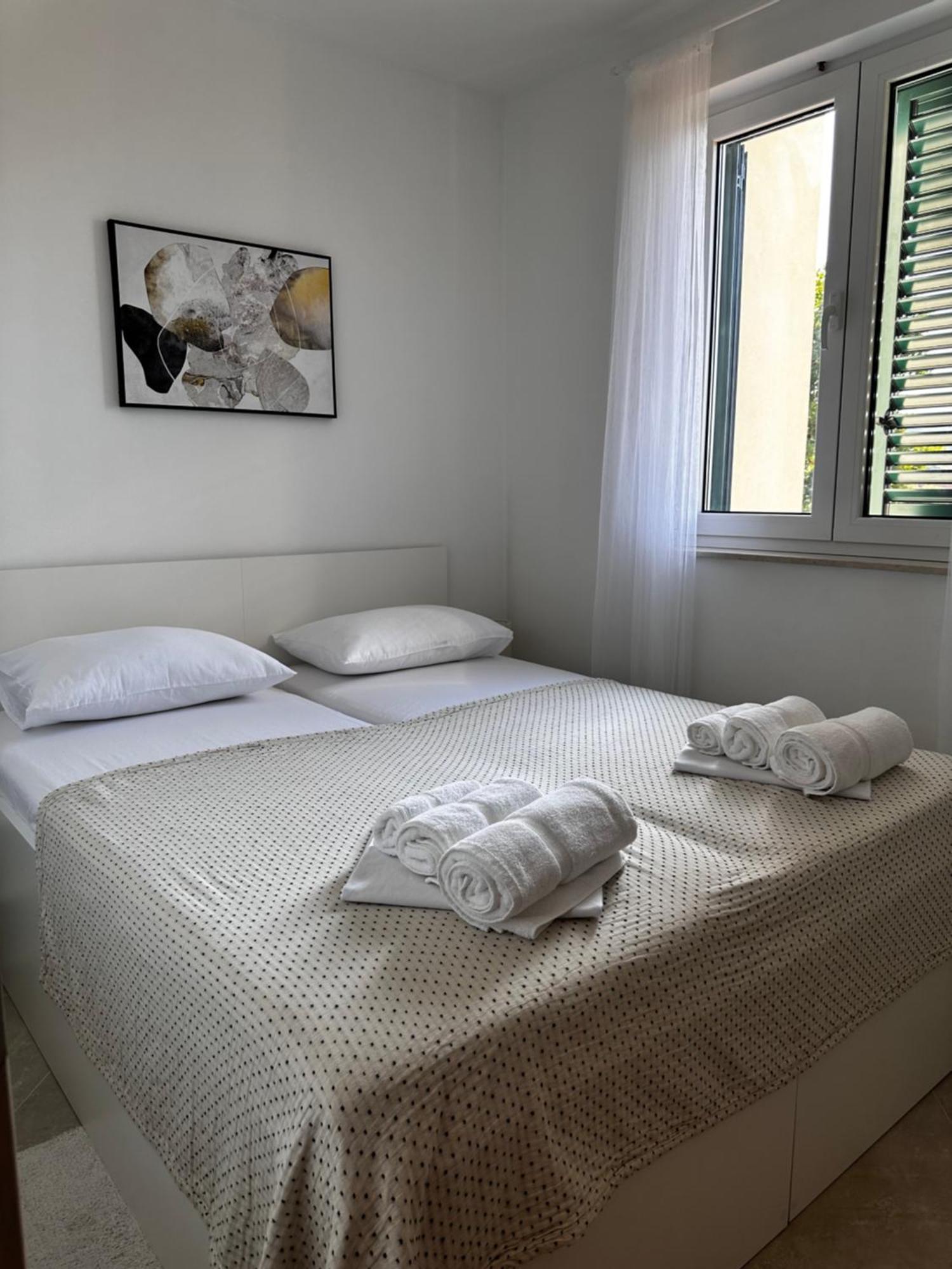 Divine Apartments Baska  Luaran gambar