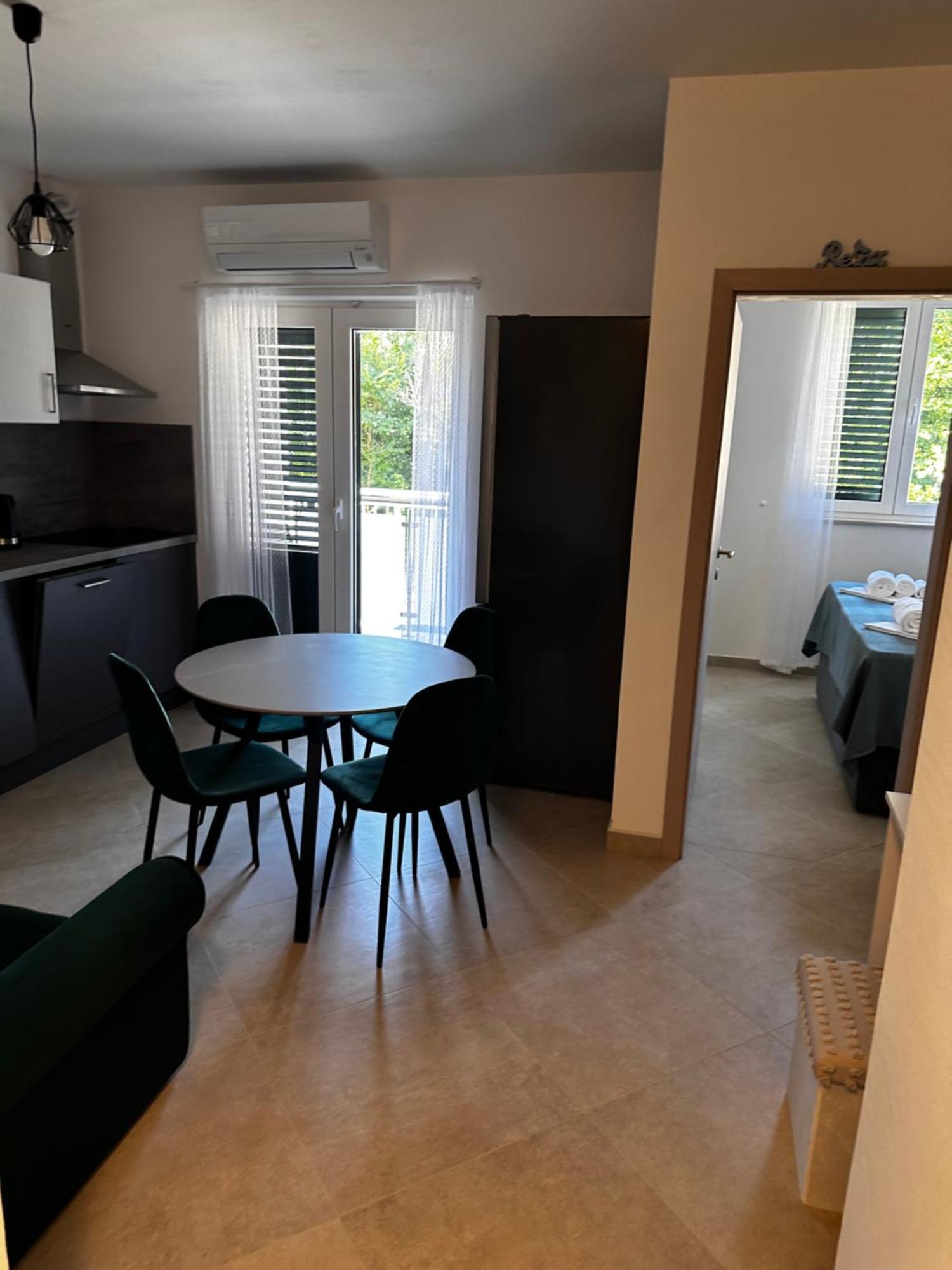 Divine Apartments Baska  Luaran gambar