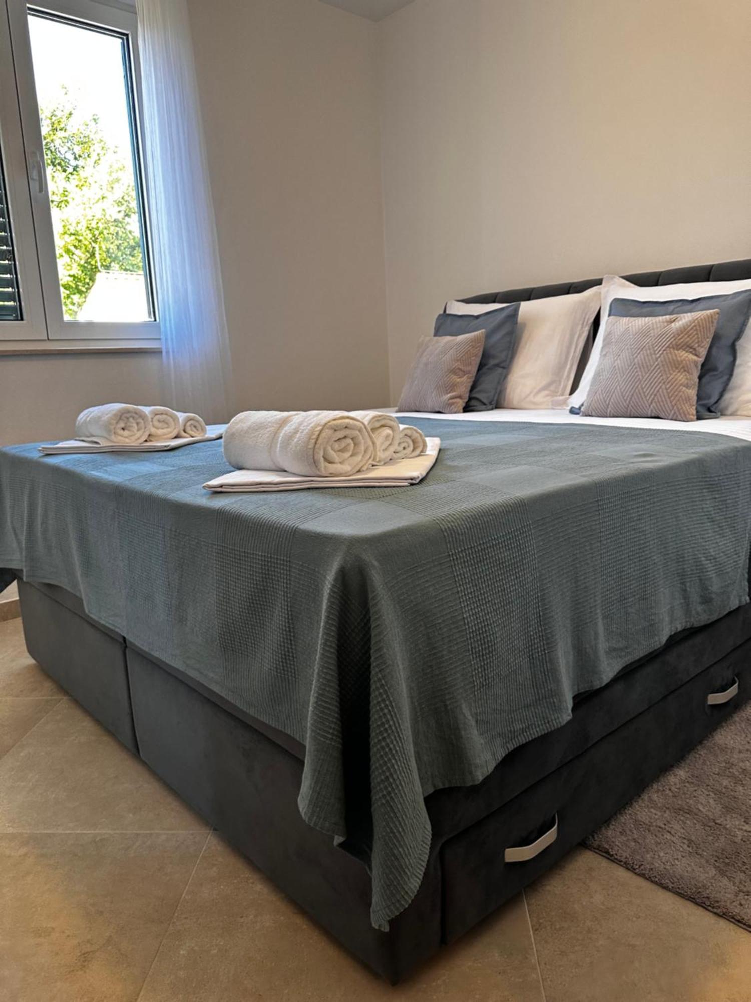 Divine Apartments Baska  Luaran gambar