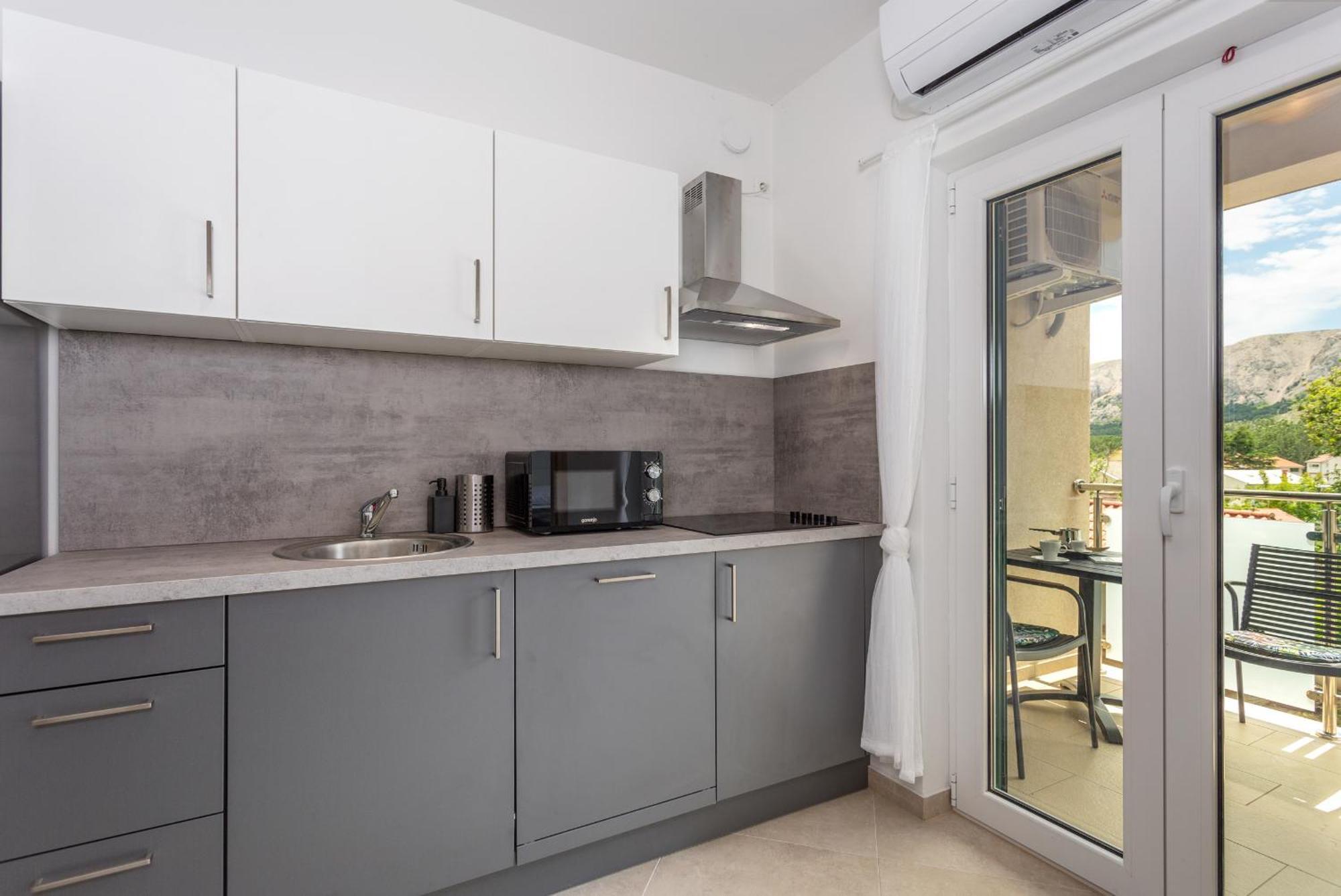 Divine Apartments Baska  Luaran gambar