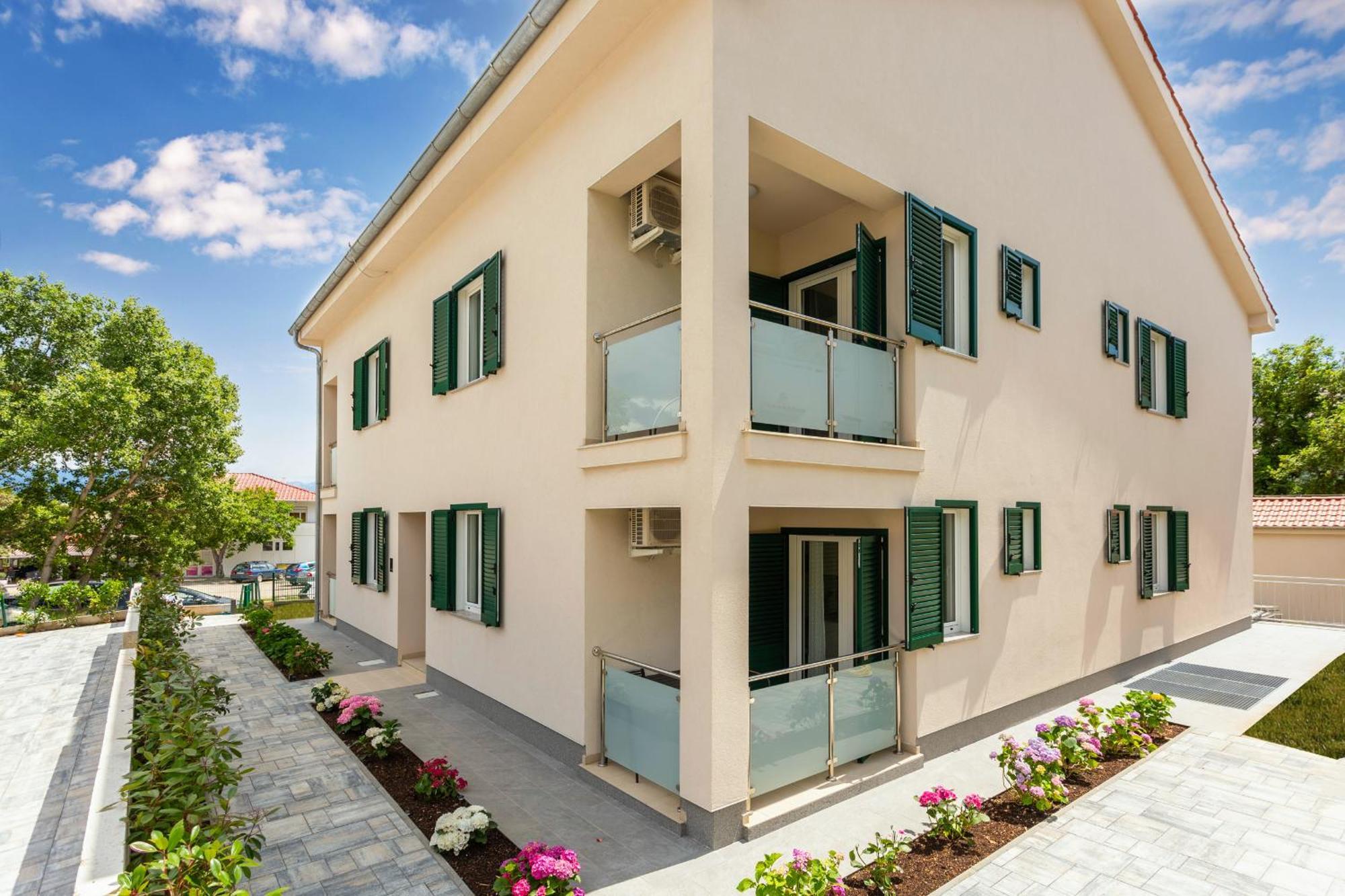 Divine Apartments Baska  Luaran gambar