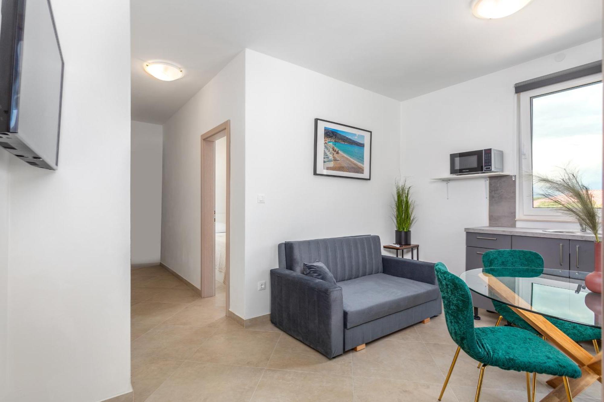 Divine Apartments Baska  Luaran gambar