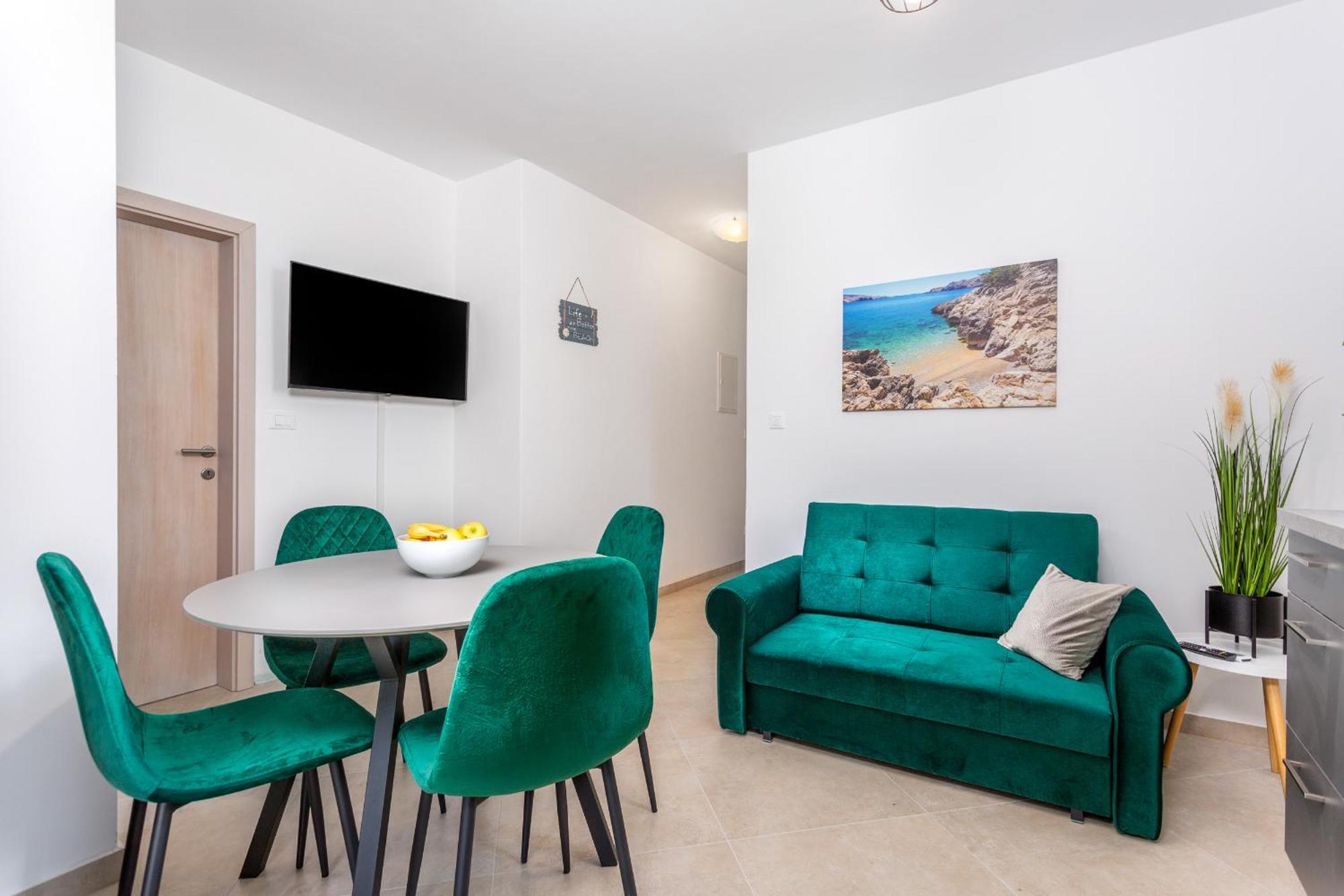 Divine Apartments Baska  Luaran gambar