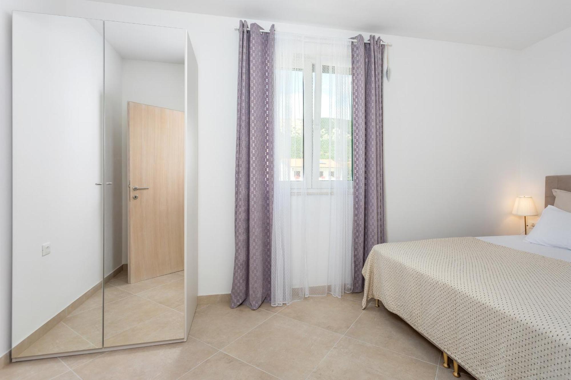 Divine Apartments Baska  Luaran gambar