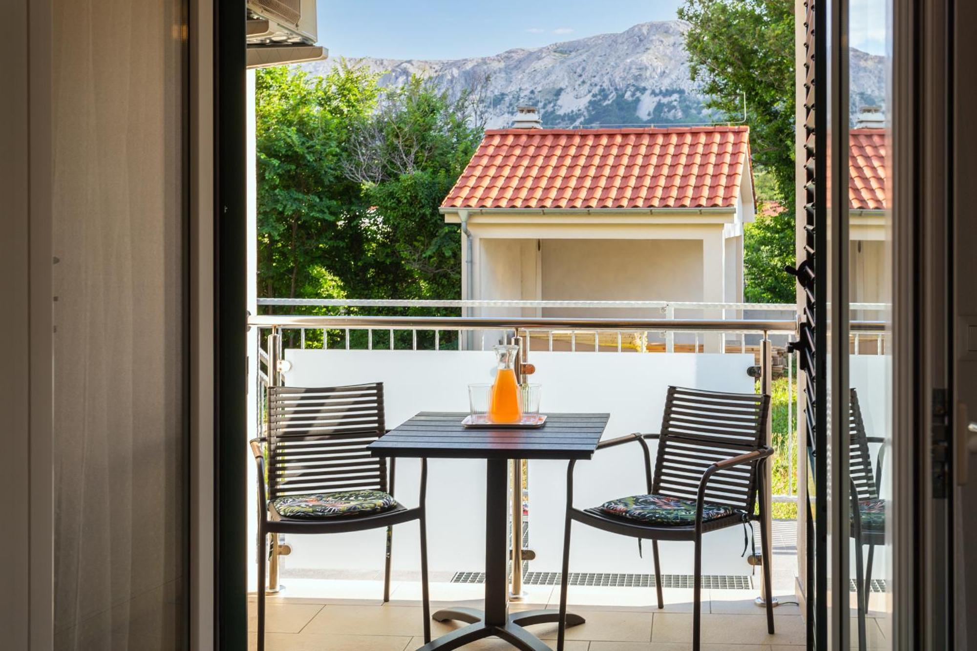 Divine Apartments Baska  Luaran gambar